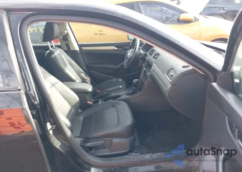 2013 Volkswagen Passat 2.5L Wolfsburg Edition из США, поврежденный, VIN 1VWAP7A33DC135007